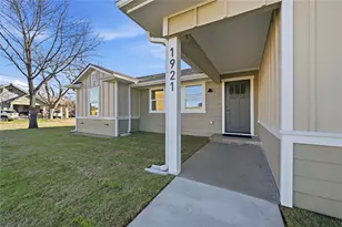 1921 N Woods St, Sherman, TX 75092 - Photo 33