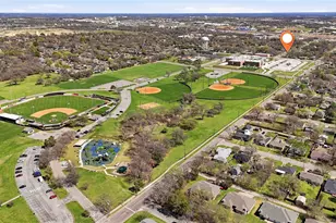 1921 N Woods St, Sherman, TX 75092 - Photo 37