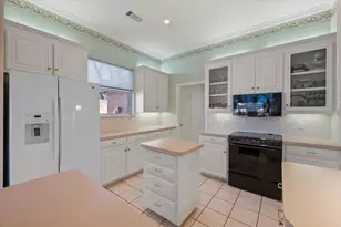 1014 Village Green Ct, Arlington, TX 76012 - Photo 25