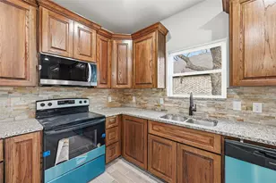 308 Lewis St, Cleburne, TX 76031 - Photo 7