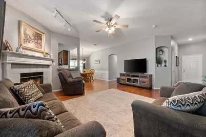 521 E Oak Street, Aledo, TX 76008 - Photo 7