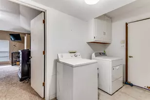 2206 Greenbriar Ct, Grand Prairie, TX 75050 - Photo 13