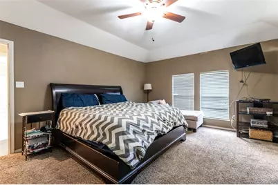 2206 Greenbriar Court, Grand Prairie, TX 75050 - Photo 9