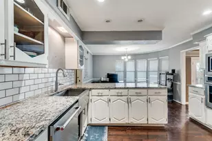 2206 Greenbriar Ct, Grand Prairie, TX 75050 - Photo 15