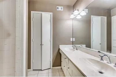 2206 Greenbriar Court, Grand Prairie, TX 75050 - Photo 11