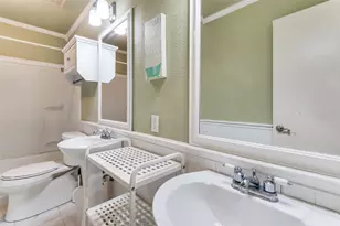 2206 Greenbriar Ct, Grand Prairie, TX 75050 - Photo 7