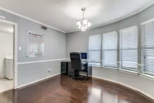 2206 Greenbriar Ct, Grand Prairie, TX 75050 - Photo 17