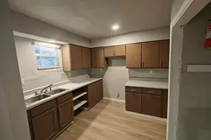 811 N Spears St, Alvarado, TX 76009 - Photo 3