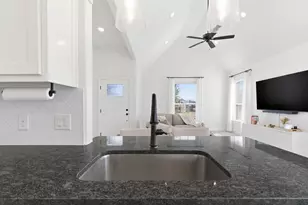 649 Charlotte Ln, Burleson, TX 76028 - Photo 19