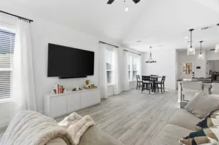 649 Charlotte Ln, Burleson, TX 76028 - Photo 13