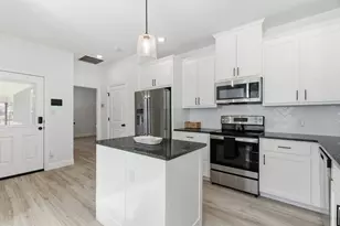 649 Charlotte Ln, Burleson, TX 76028 - Photo 15