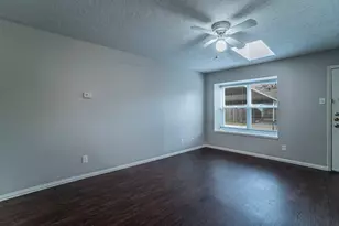 5 E Townhouse Ln, Grand Prairie, TX 75052 - Photo 5