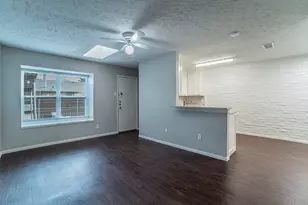 5 E Townhouse Ln, Grand Prairie, TX 75052 - Photo 5