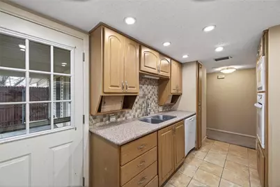 2801 Vancouver Street, Irving, TX 75062 - Photo 17