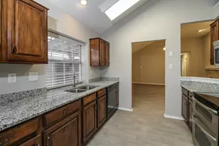 914 Plantation Dr, Lewisville, TX 75067 - Photo 7