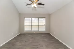 914 Plantation Dr, Lewisville, TX 75067 - Photo 9