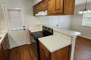 226 S Prairie St, Pilot Point, TX 76258 - Photo 5