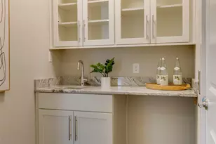 381 E Greenbriar Ln, Dallas, TX 75203 - Photo 17