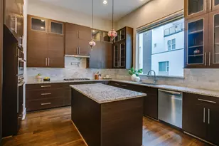 381 E Greenbriar Ln, Dallas, TX 75203 - Photo 7