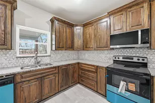 306 Lewis St, Cleburne, TX 76031 - Photo 7