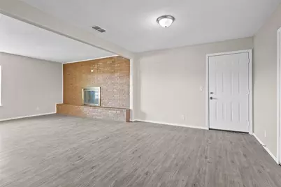 109 E Williams Street, Bowie, TX 76230 - Photo 5