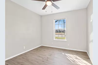 109 E Williams Street, Bowie, TX 76230 - Photo 13