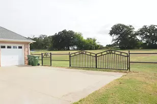 4763 Red Oak Cir, Aubrey, TX 76227 - Photo 11