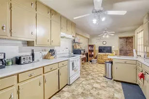 707 Cozby St N, Benbrook, TX 76126 - Photo 15