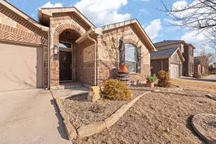 425 Peach Ln, Burleson, TX 76028 - Photo 5