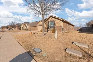 425 Peach Ln, Burleson, TX 76028 - Photo 3