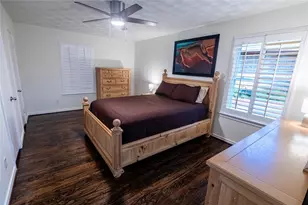 10872 Caprock Cir, Dallas, TX 75218 - Photo 17