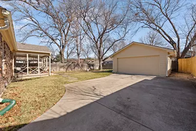 2737 Ryan Place Drive, Fort Worth, TX 76110 - Photo 21