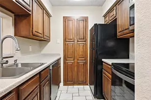 2101 Friendly Dr, Arlington, TX 76011 - Photo 5