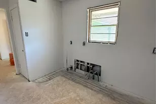 605 Hinton St, Grand Prairie, TX 75050 - Photo 5