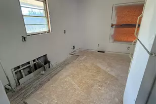 605 Hinton St, Grand Prairie, TX 75050 - Photo 5