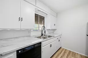 105 N Wood Ave, Denison, TX 75020 - Photo 9