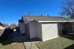 1451 Brook Meadow Cir, Lancaster, TX 75134 - Photo 9