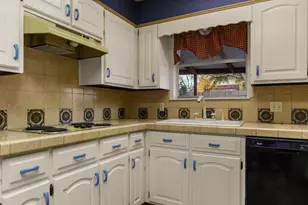 100 Linden Ln, Hewitt, TX 76643 - Photo 9