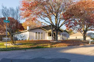 100 Linden Ln, Hewitt, TX 76643 - Photo 3