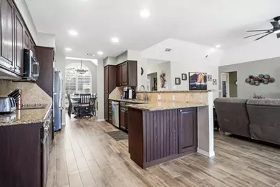 7611 Ravenswood Road, Granbury, TX 76049 - Photo 11