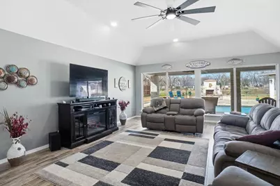 7611 Ravenswood Road, Granbury, TX 76049 - Photo 9