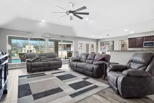 7611 Ravenswood Rd, Granbury, TX 76049 - Photo 7