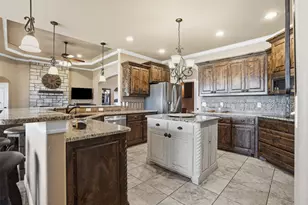 162 Ellis Spring Dr, Weatherford, TX 76085 - Photo 7