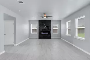 588 Highview Ct, Godley, TX 76044 - Photo 5