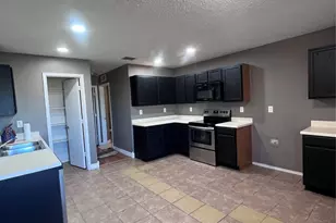 512 Magdalen Ave, Crowley, TX 76036 - Photo 3