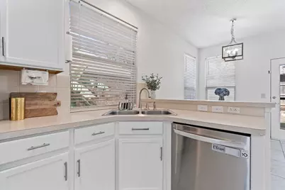 611 Lake Bridge Drive, Lake Dallas, TX 75065 - Photo 9