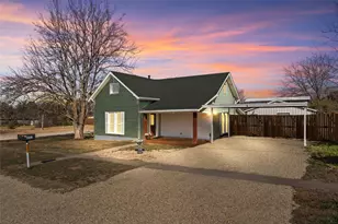 442 W McCart St, Krum, TX 76249 - Photo 1