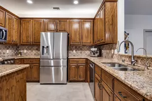 2212 Paige Ct, Carrollton, TX 75006 - Photo 3