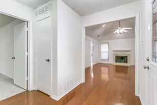 2078 Arbor Creek Dr, Carrollton, TX 75010 - Photo 5