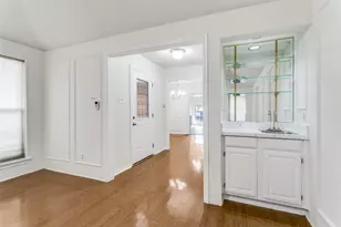 2078 Arbor Creek Dr, Carrollton, TX 75010 - Photo 9